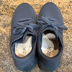 Kizik Men's Athletic Shoes - Dark Gray